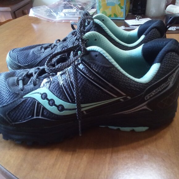 Like New Saucony Excursion Black Womens Sneakers 12 Wide - Picture 9 of 11